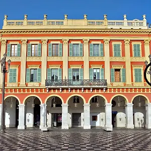 Apartment View On Principal Massena Place, Beach 2 Min Walk, Nice